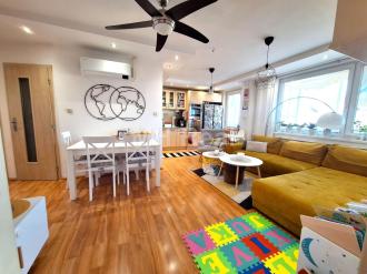 ROSNÁ - Juh Kompletne zrek. 4 izbový byt v blízkosti Centra mesta